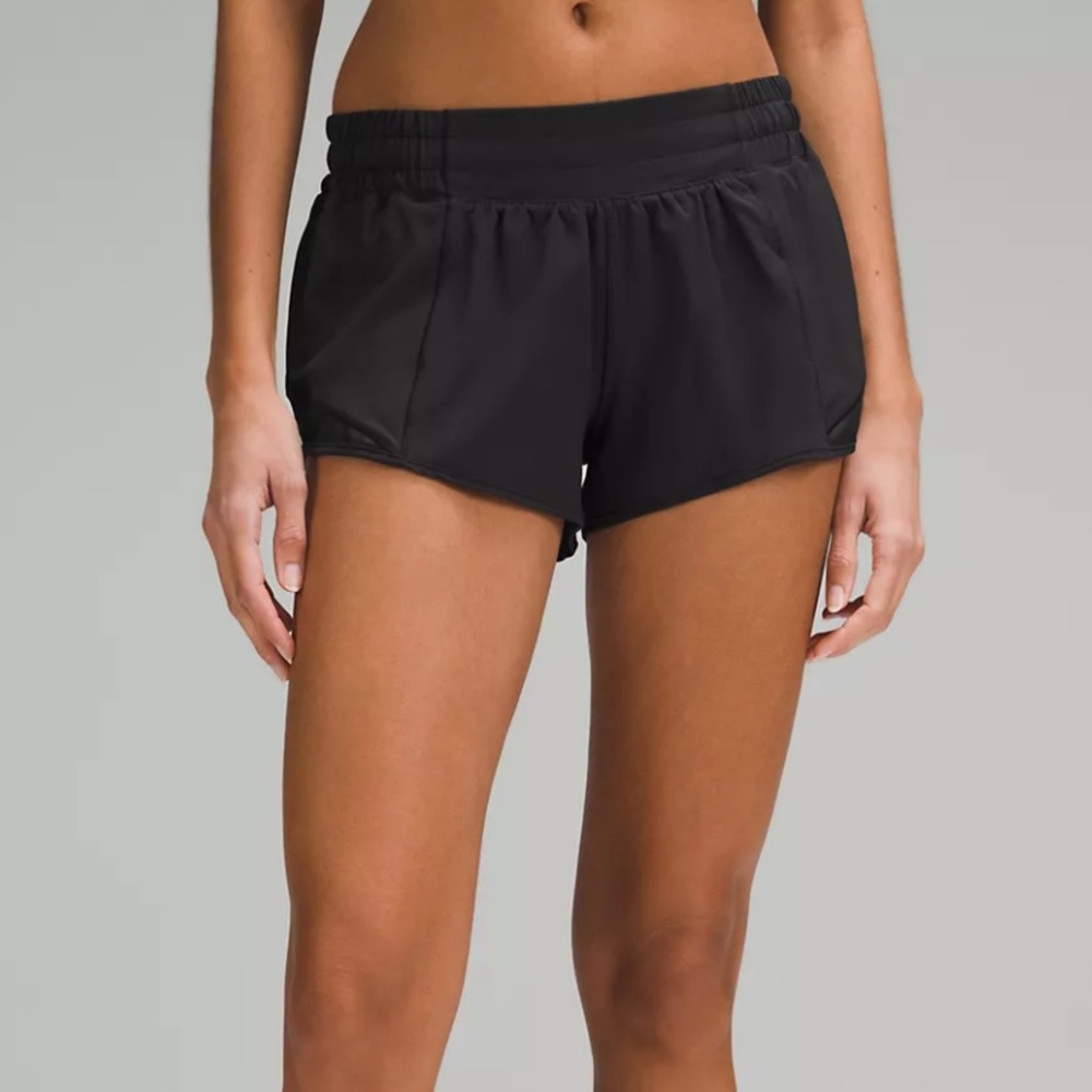 LULULEMON Hotty Hot Low-Rise Lined Short 2.5”
